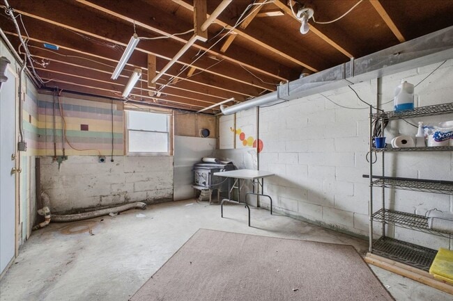 Building Photo - Single Home Available Just Under One Acre Lot!