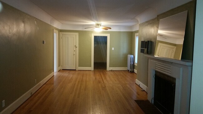 Building Photo - 822 Hawthorn Ave