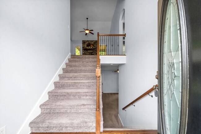 Building Photo - Pet Friendly Four Bedroom with Basement!
