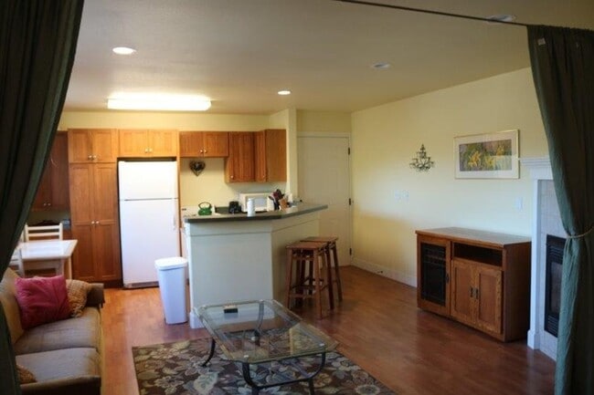 Building Photo - 3943 Walnut Dr