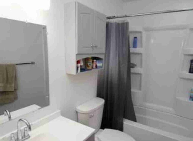 Building Photo - 401 Georgia Pkwy