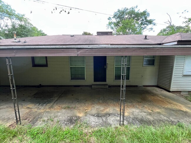 Building Photo - 111 Robinhood Rd