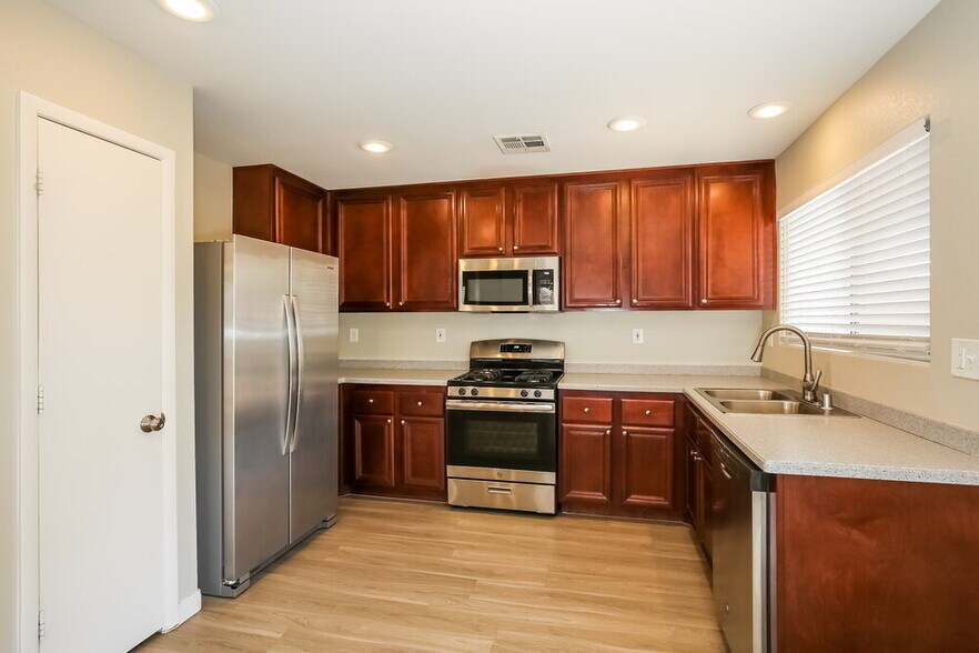 Building Photo - 8521 Wildheart Ranch St