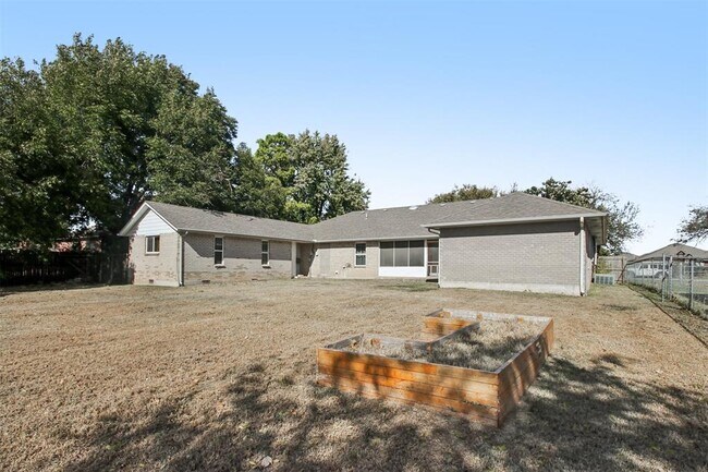 Building Photo - 10516 NW 16th St