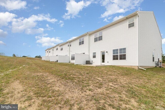 Building Photo - 7851 Briarwood Dr
