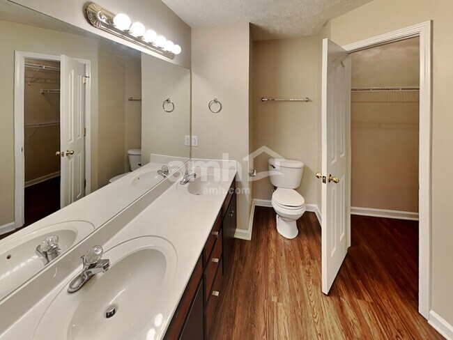 Building Photo - 7827 Rainey Dr