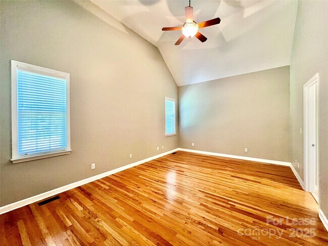 Building Photo - 811 Deercross Ln