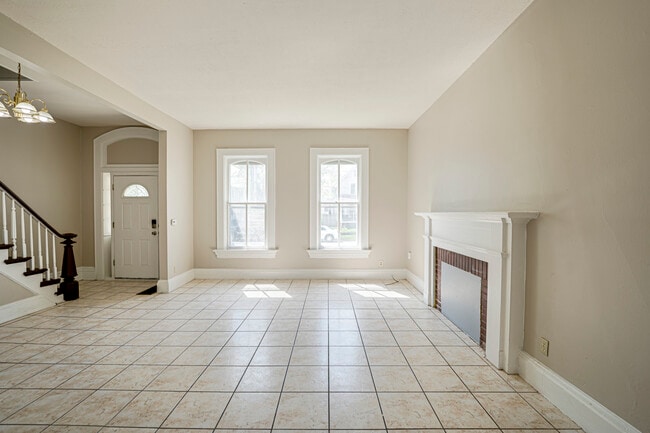 Building Photo - 373 Cedar St