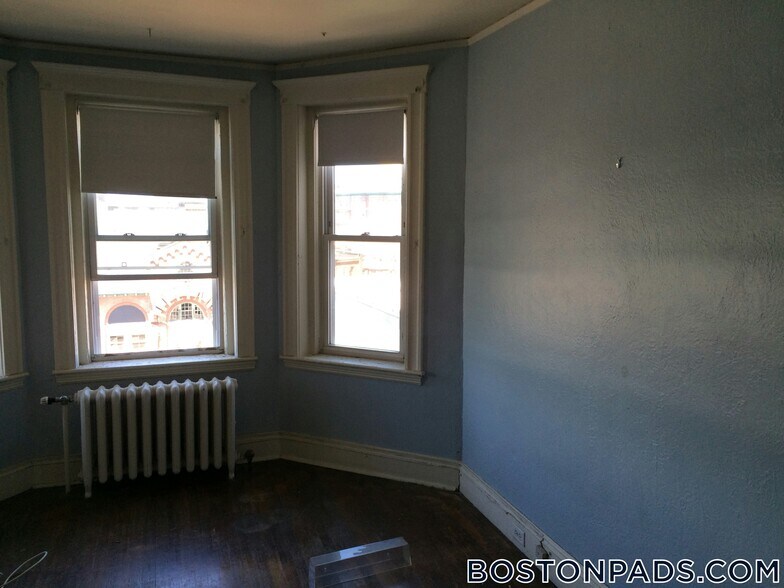 Building Photo - 1167 Boylston St