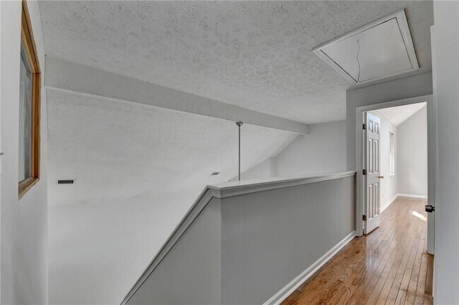 Building Photo - 1112 Ashbury Dr