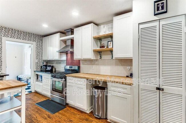Building Photo - 3812 Birchman Ave
