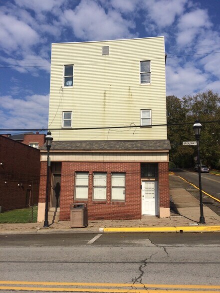 Primary Photo - 578 Broadway Ave