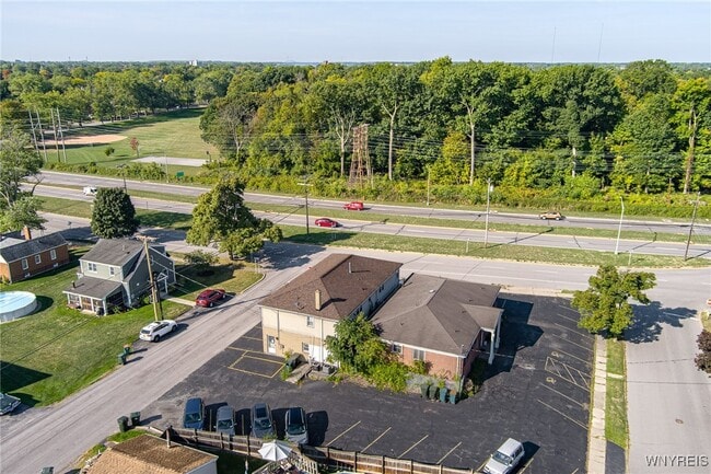 Building Photo - 273 Division St