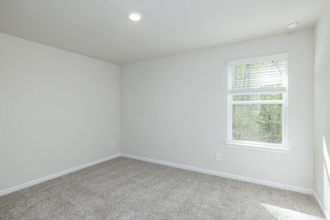 Building Photo - 166 Magnolia Dr