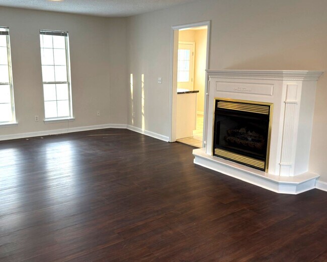 Building Photo - Spacious 5 bedroom 2 and a half bath home in Ringgold, GA