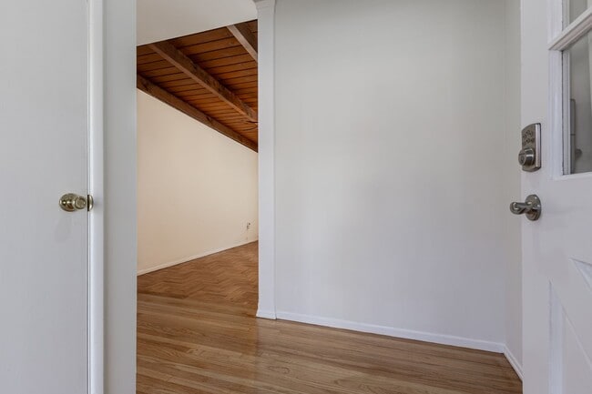 Building Photo - Charming 3-Bedroom Single Family Home in M...
