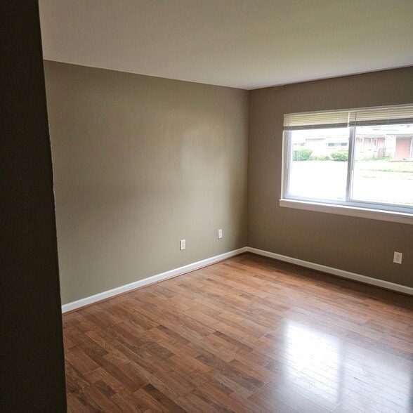 Building Photo - 1170 E Harwood Ave