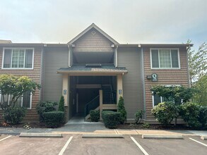 Building Photo - 2B, 2BA upstairs condo in SW Renton with g...