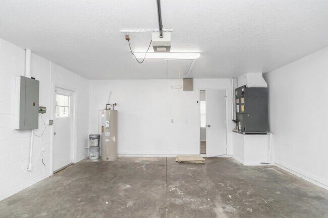 Building Photo - 2405 SE 46th Ct