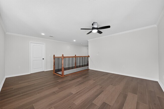 Building Photo - 10594 Rustling Oaks Dr