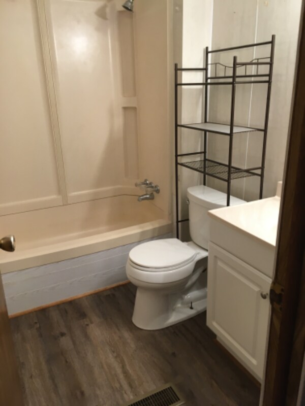 Building Photo - 606 Charlie Kuntz Rd