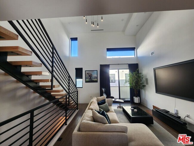 Building Photo - 11314 W Raitt Ln