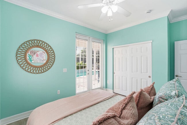 Building Photo - 3011 Pine Tree Dr