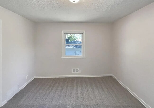 Building Photo - 7808 Crescent Ave