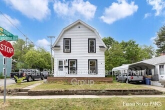 Building Photo - 618 Lamberton St NE