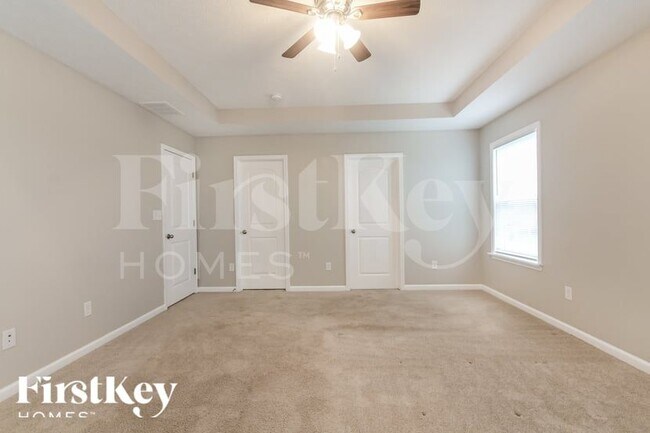 Building Photo - 5776 Bluff View Ln