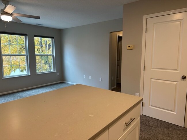 Building Photo - Newly renovated perfect 2 bedrom 2 bath to...