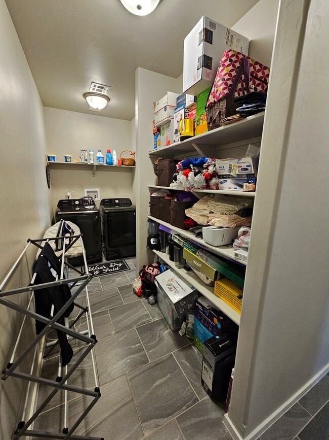 Building Photo - 2022 Home with Split Bedroom Layout & Beau...