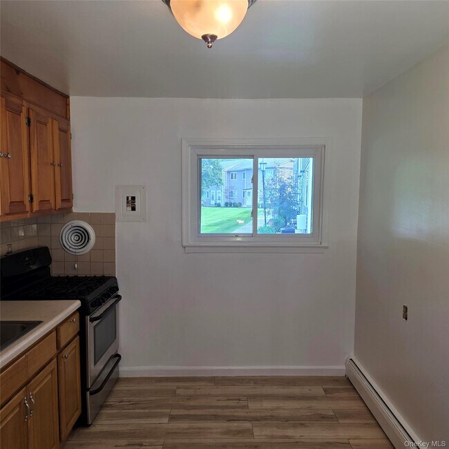 Building Photo - 3 Fishkill Glen Dr