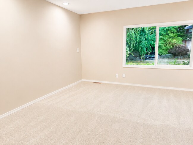 Building Photo - Beautifully Remodeled Home in Prime Kirkland Location | Designer Finishes | Spacious Layout | Top...