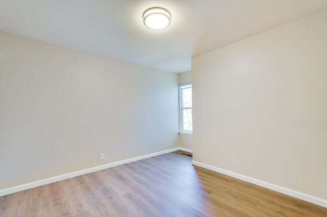 Building Photo - Charming 1,780 Sq Ft 4 bedroom 2 bath home in South San Jose