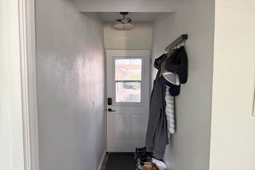 Building Photo - 1245 N Orchard Dr