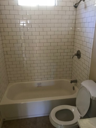 Bath - 4618 MacArthur Blvd