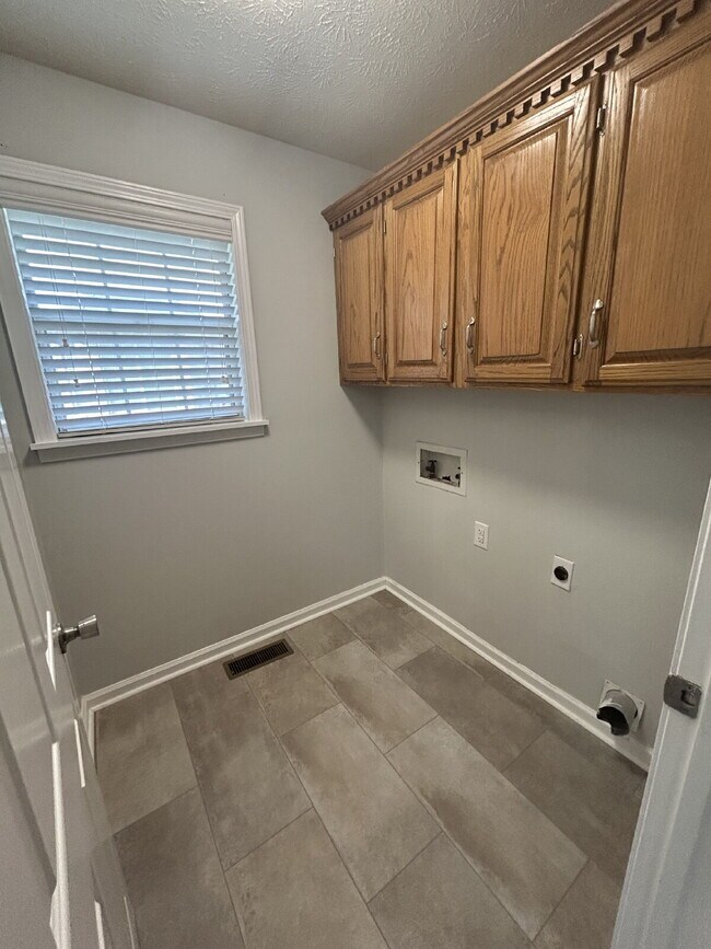 Building Photo - 158 Pennington Pl