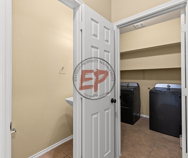 Building Photo - 6728 Tierra Dr