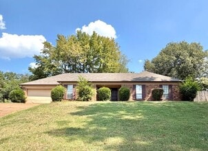 Building Photo - Spacious 3 Bedroom 2 Bath Available Now!