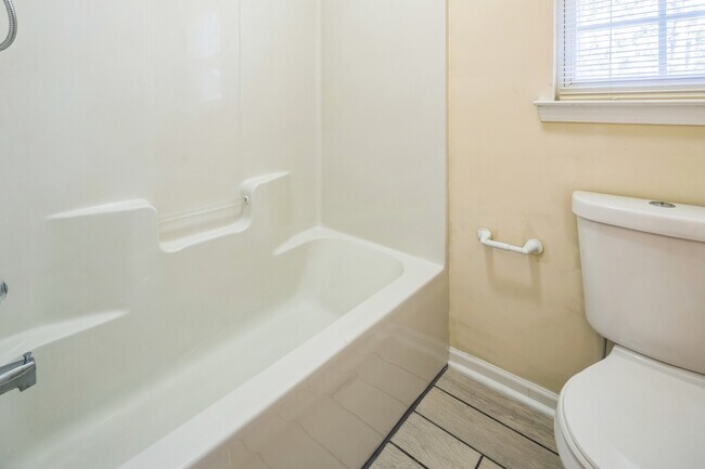 Building Photo - 1104 Walden Pl Dr