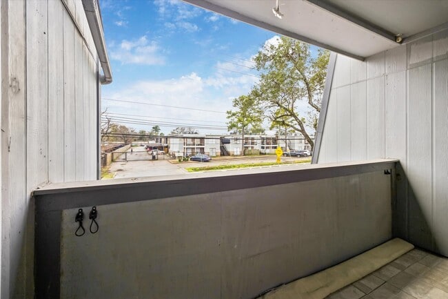 Building Photo - 4450 Sherwood Ln