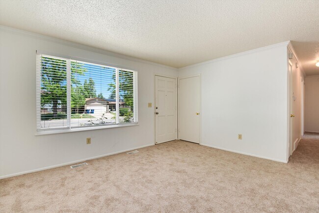 Building Photo - 16176 E Bates Dr