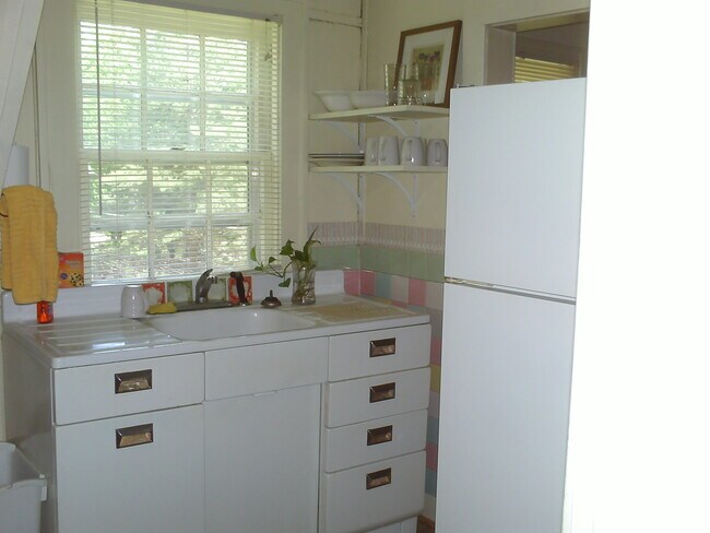 Kitchen - 1617 Leavenworth St