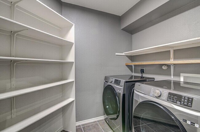 Building Photo - 3408 Campanella Dr
