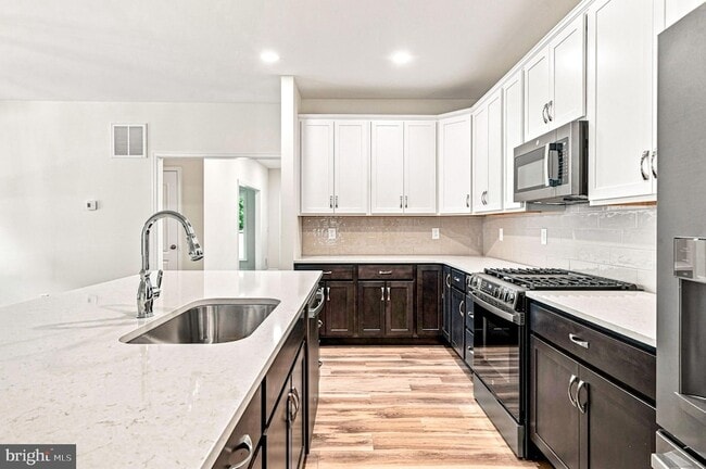 Building Photo - 34121 Juniper Dr