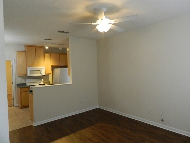 Building Photo - 2388 Parrot Ln