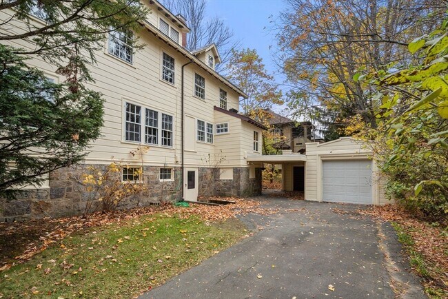 Building Photo - 161 Clinton Rd