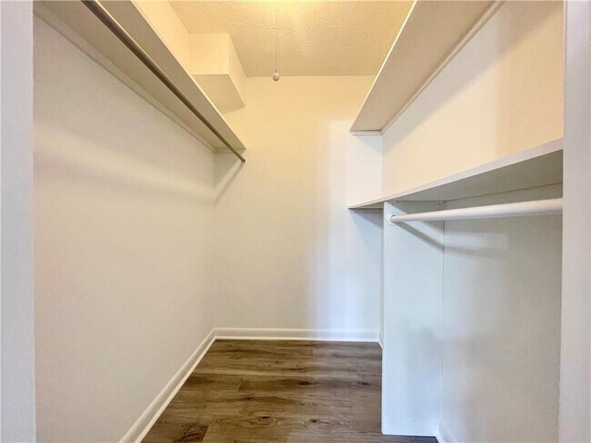 Building Photo - 320 Park Ridge Cir