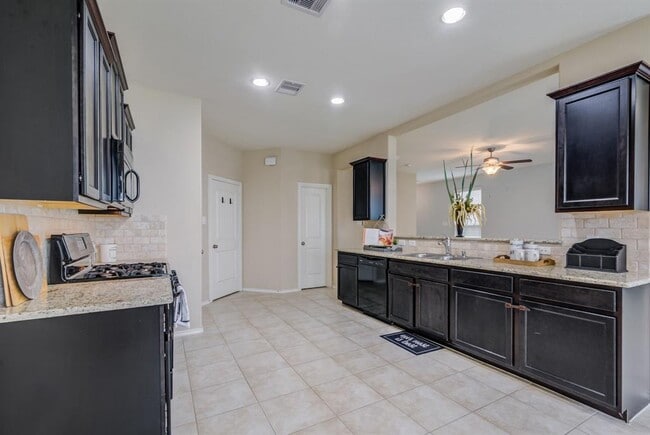 Building Photo - 6879 Dogwood Cliff Ln